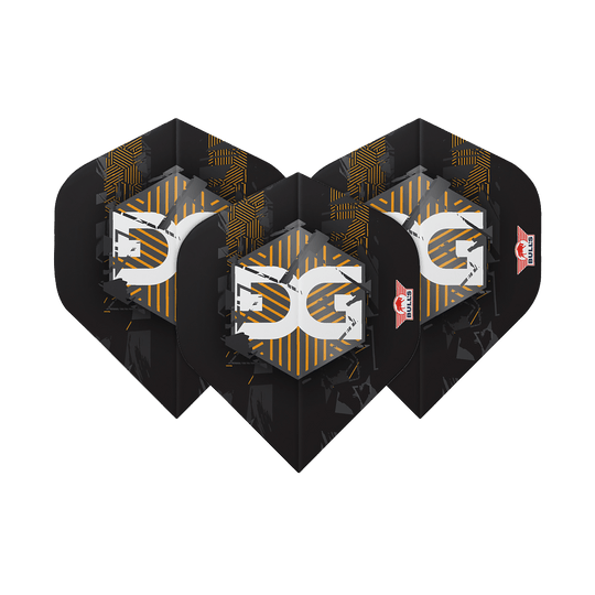 BU50920_BullsNL_Player_100_Martijn_Kleermaker_90_No2_Standard_Flights_1nVEL5fDJXBSTz Das Bild zeigt drei schwarze Dart Flights mit gelben und weißen grafischen Elementen. Auf jedem Flight ist das Logo von Bulls und der Name "Martijn Kleermaker" zu sehen.