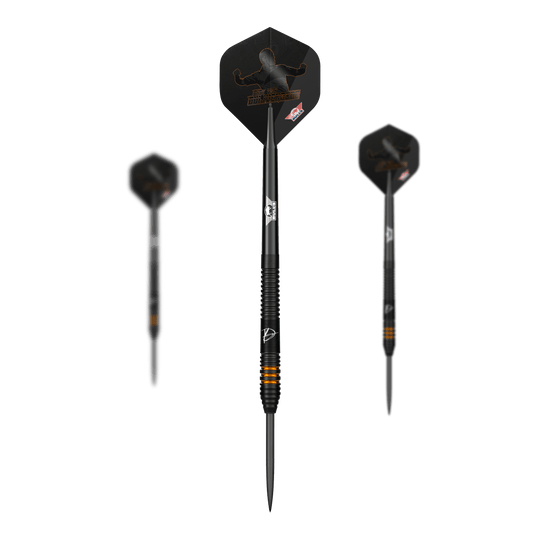 Bulls NL Dirk Van Duijvenbode Edition 2 fléchettes en acier Das Bild zeigt drei Steeldarts der Marke "Bulls NL Dirk Van Duijvenbode Edition 2". Die Darts sind schwarz mit orangen Akzenten und besitzen Flights mit einer schwarzen Silhouette.