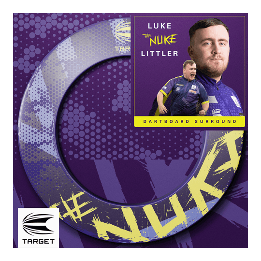 Target Luke Littler Le cercle de fléchettes Nuke Das Bild zeigt das Produkt "Target Luke Littler The Nuke Dartboard Surround" in lila und gelben Farben. Auf der Verpackung sind Fotos von Luke Littler sowie das Target-Logo abgebildet.