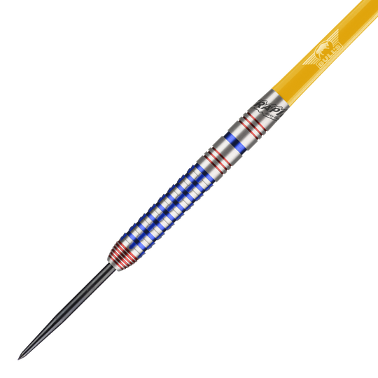 Fléchettes en acier Bulls NL Ricky Evans Rapid Edition One Das Bild zeigt einen Steeldartpfeil aus der Serie "Bulls NL Ricky Evans Rapid Edition One". Der Dart ist silbern mit blauen und roten Ringen und hat einen gelben Schaft.