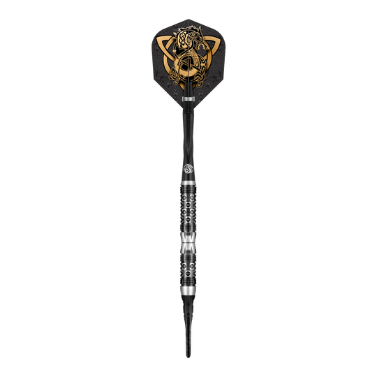 Fléchettes souples Shot Viking Wolf - 20 g Dies ist ein Softdart namens "Shot Viking Wolf Softdarts - 20g". Der Dartpfeil hat ein auffälliges schwarzes und silbernes Design mit einem goldenen Wikinger-Wolf auf der Flights.