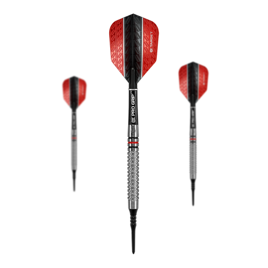 Fléchettes souples Target Vapor8 05 - 18 g Das Bild zeigt drei Softdarts des Modells "Target Vapor8 05" mit einem Gewicht von 18g. Die Darts haben rote und schwarze Flights sowie einen silbernen, strukturierten Griff.
