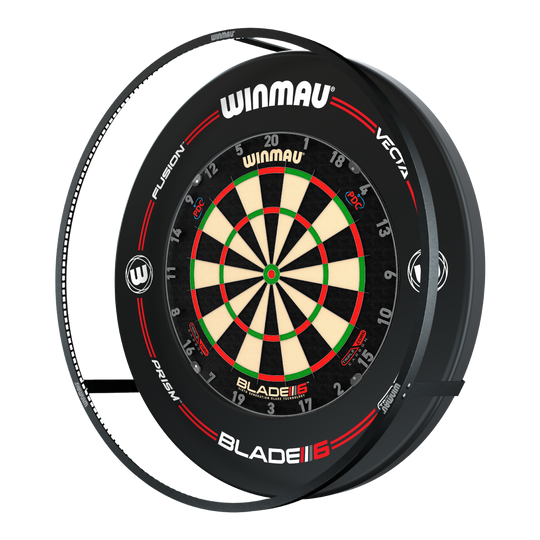 ENSEMBLE Winmau Plasma LED éclairage et surround Das Bild zeigt das 'Winmau Plasma LED Beleuchtung und Surround Bundle' mit einer Dartscheibe. Um die Scheibe herum befindet sich eine LED-Beleuchtung und ein schwarzer Schutzring.