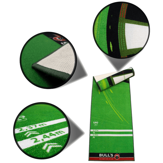 67809_Bulls_Carpet-Mat_120_Green_2 Der Bulls Carpet-Mat Teppich 120 in Grün ist ein langer, schmaler Teppich mit verschiedenen Markierungen und Details. Die Nahaufnahmen zeigen die hochwertige Verarbeitung und die rutschfeste Unterseite.