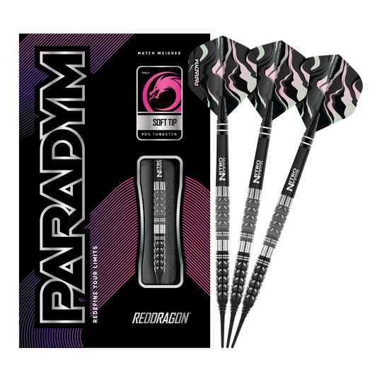 Fléchettes souples coniques Red Dragon Paradym - 20 g Das Bild zeigt die Red Dragon Paradym Tapered Softdarts mit einem Gewicht von 20g. Rechts sind drei stilvolle Softdarts zu sehen, links befindet sich die dazugehörige Verpackung.