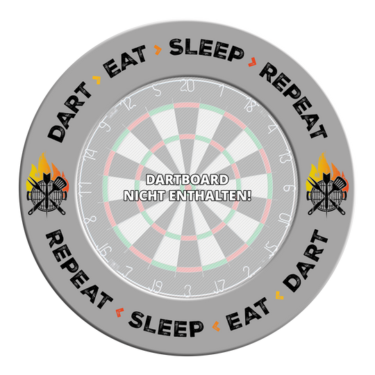 Grau gefärbtes Dartboard-Surround mit dem Text 'Dart Eat Sleep Repeat'. Das Bild präsentiert eine Detailansicht des Produkts.