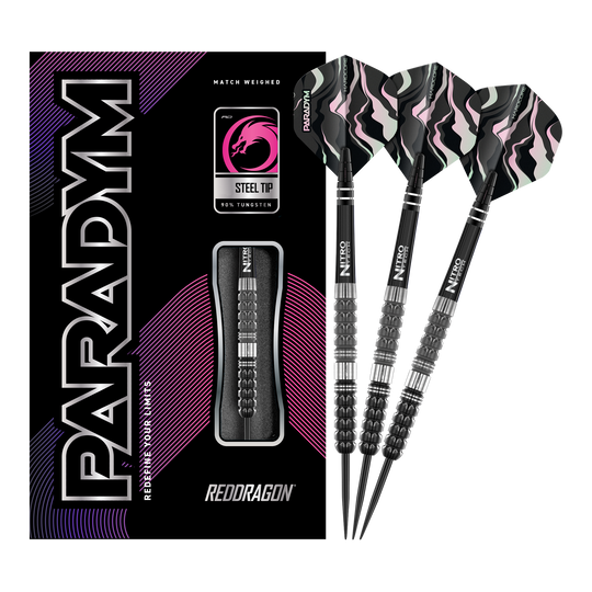Fléchettes en acier conique Red Dragon Paradym Das Bild zeigt das Produkt "Red Dragon Paradym Tapered Steeldarts" mit einer schwarzen Verpackung und drei Steeldarts. Die Darts haben schwarze, silberne und rosafarbene Details sowie auffällige Flights.