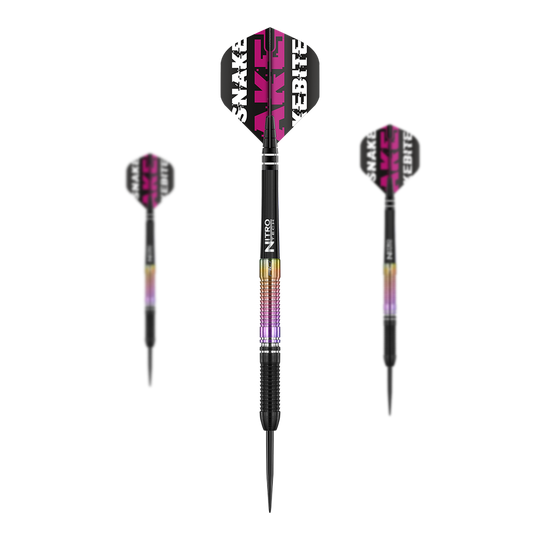 Fléchettes en acier Red Dragon Peter Wright Snakebite, édition Champion du monde 2020 Das Bild zeigt drei Steeldarts des Modells "Red Dragon Peter Wright Snakebite World Champion 2020 Edition". Die Darts haben schwarze und lila Akzente sowie Flights mit dem Schriftzug "Snakebite".