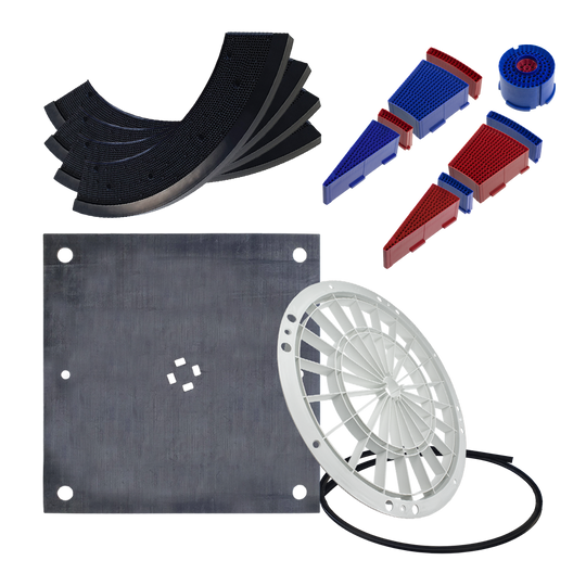 DKS01_L-wen_Dart_Original_Ersatzteile_Komplett_Set_1_Originalteile Das Bild zeigt das Löwen Dart Original Ersatzteile Komplett Set mit verschiedenen Ersatzteilen für eine Dartscheibe. Zu sehen sind Segmente, ein Gitter, Abstandshalter und weitere Komponenten für die Reparatur oder Wartung.