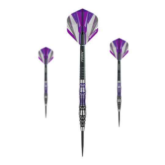 Fléchettes en acier Winmau Simon Whitlock Édition Spéciale 2020 Das Bild zeigt drei Steeldarts des Produkts "Winmau Simon Whitlock Special Edition 2020". Die Pfeile sind schwarz, silber und lila gefärbt und haben auffällige Muster am Schaft.