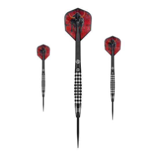 Fléchettes en acier Shot Americana The Wrangler Das Bild zeigt drei Steeldarts des Produkts „Shot Americana The Wrangler“. Die Flights der Darts sind rot und mit einem schwarzen Stiermotiv verziert.