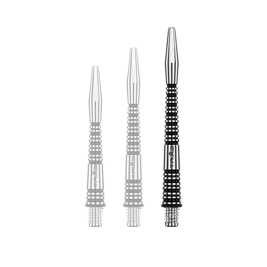 Winmau Triad RX Aluminium Shafts - Schwarz Auf dem Bild sind drei unterschiedlich lange, schwarz-silberne Dartschäfte zu sehen. Sie bestehen aus Aluminium und haben ein gestreiftes, geriffeltes Design.