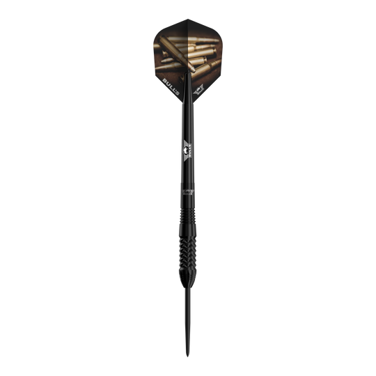Fléchettes en acier noir Bulls NL Caliber Der Bulls NL Caliber Black Steeldart ist ein eleganter, schwarzer Steeldartpfeil. Die Flights zeigen ein Motiv mit Patronenhülsen und das Bulls-Logo ist auf dem Schaft zu sehen.