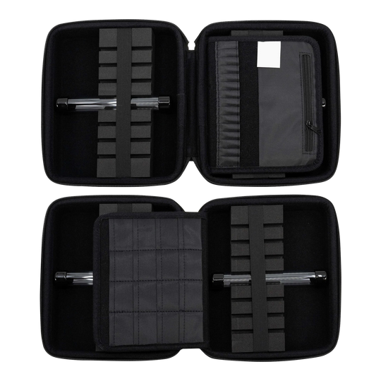Portefeuille à fléchettes GOAT Locker XXL Das Bild zeigt das geöffnete GOAT Locker XXL Dartwallet mit mehreren Fächern und Halterungen für Dartzubehör. Die Darttasche ist schwarz und bietet viel Platz zur sicheren Aufbewahrung.