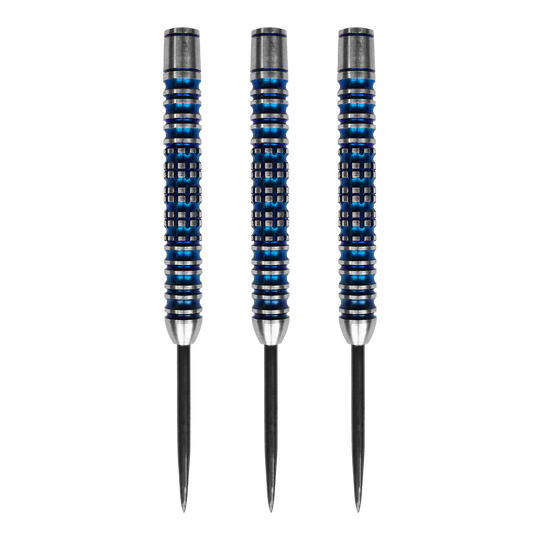 Flèches McDart Ocean Steeldart Barrels - 23 g Das Bild zeigt drei McDart Ocean Steeldart Barrels mit einem Gewicht von 23g. Die Barrels sind silberfarben mit blauen Rillen und haben eine strukturierte Oberfläche.