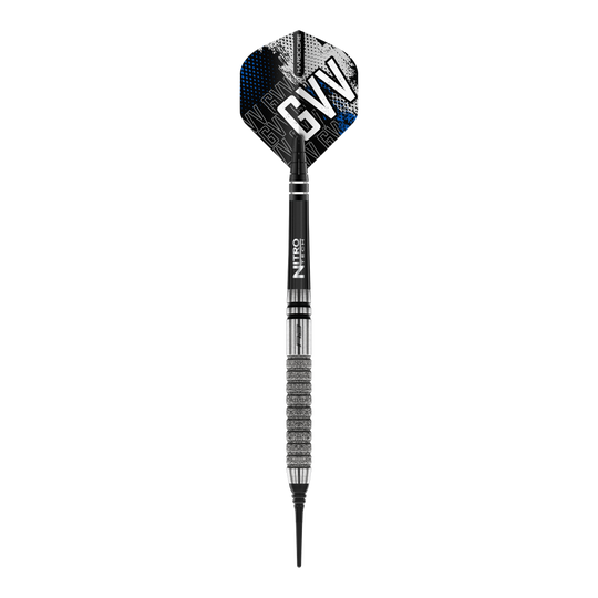 Fléchettes souples Red Dragon Gian Van Veen Tour Edition - 20 g Dies ist ein Softdart aus der Serie "Red Dragon Gian Van Veen Tour Edition" mit einem Gewicht von 20g. Der Dart hat ein modernes Design mit silbernen und schwarzen Elementen sowie den Initialen "GVV" auf dem Flight.