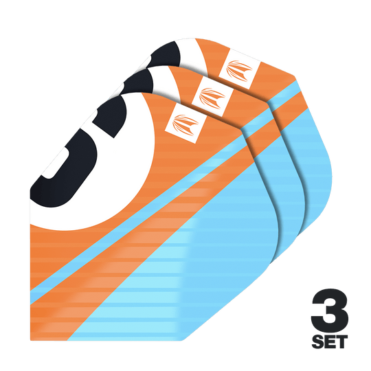 Das Bild zeigt drei Sets von Target Pro Ultra Chicane Orange No6 Flights für Dartpfeile. Die Flights sind in Orange, Blau und Schwarz gestaltet und tragen das Target-Logo.