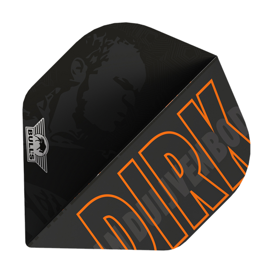Bulls NL Joueur 100 Dirk Van Duijvenbode No2 Vols Standard Das Bild zeigt ein schwarzes Dartflight mit dem Namen "DIRK" in großen orangefarbenen Buchstaben. In der Ecke ist das Bulls-Logo zu sehen und im Hintergrund ist ein Porträt schattiert dargestellt.