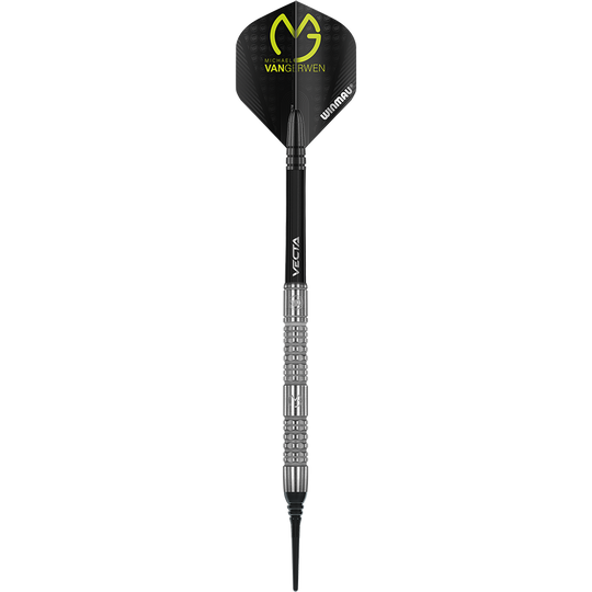 2431_Winmau_Michael_Van_Gerwen_MvG_Absolute_Softdarts_1yQOvT2fizt2BK Das Bild zeigt einen Winmau Michael Van Gerwen MvG Absolute Softdart. Der Dartpfeil hat schwarze und silberne Elemente sowie eine schwarze Flights mit gelber Aufschrift.