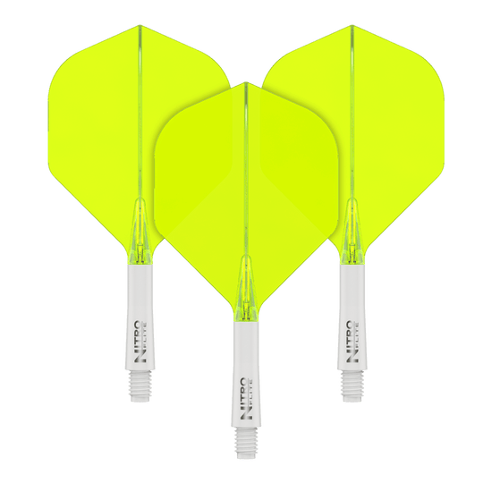 Red Dragon Nitroflite - Tige blanche Ailettes jaunes n°2 Auf dem Bild sind drei gelbe Dartflights mit weißen Schäften zu sehen. Sie stehen nebeneinander auf einem schwarzen Hintergrund.