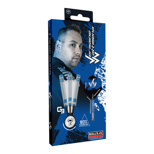 Fléchettes souples Bulls Jermaine Wattimena Génération 3 - 20 g Die Abbildung zeigt die Verpackung der Bulls Jermaine Wattimena Generation 3 Softdarts mit 20g Gewicht. Auf der Verpackung sind drei Darts sowie ein Porträt von Jermaine Wattimena und der Hinweis auf 90 % Tungsten zu sehen.
