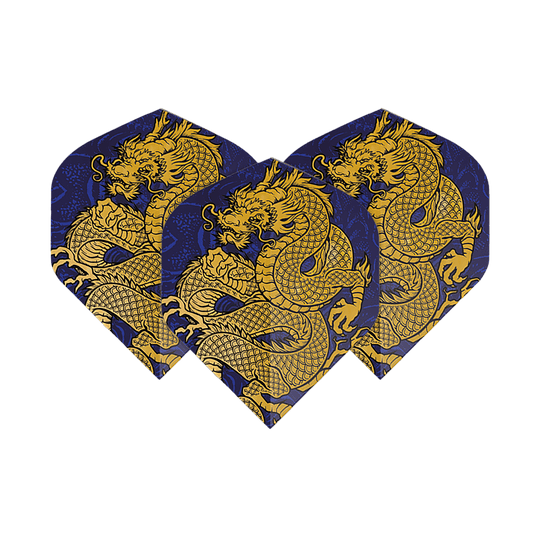 Vols de Pentathlon Dragon bleu Auf dem Bild sind drei Dartflights mit einem auffälligen goldenen Drachendesign auf dunkelblauem Hintergrund zu sehen. Es handelt sich um die "Pentathlon Dragon 4 Standard Flights".