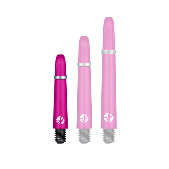 Tiges en carbone Shot Koi - Rose Das Bild zeigt drei pinkfarbene Dartschäfte in unterschiedlichen Längen. Jeder Schaft hat ein silbernes Band und ein weißes Logo am unteren Ende.