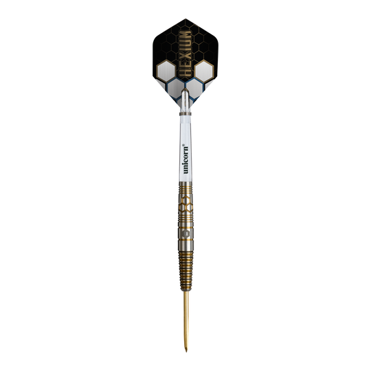 Fléchettes en acier Unicorn Hexium Style 03 or et noir Unicorn Hexium Style 03 Gold & Black Steeldarts werden in dieser Abbildung dargestellt. Die besondere Gold-Schwarz-Optik hebt die Darts hervor.