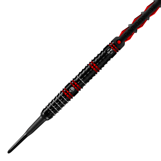 Fléchettes souples en métal lourd Ryan Searle de Harrow Der Harrows Ryan Searle Heavy Metal Softdart ist in Schwarz mit roten Akzenten gestaltet. Auf dem Dart befindet sich ein kleines Totenkopf-Symbol.