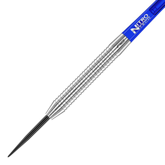 Fléchettes en acier Red Dragon Razor Edge Original Das Bild zeigt einen Red Dragon Razor Edge Original Steeldart mit einem Gewicht von 24g. Der Dart hat einen silbernen, geriffelten Schaft und ein blaues Flight-Element.