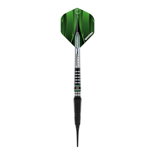 Fléchettes souples Winmau Sniper Black 2025 - 20 g Das Bild zeigt einen Winmau Sniper Black 2025 Softdart mit einem Gewicht von 20g. Der Dart hat schwarze und silberne Elemente sowie rote und grüne Akzente am Schaft.