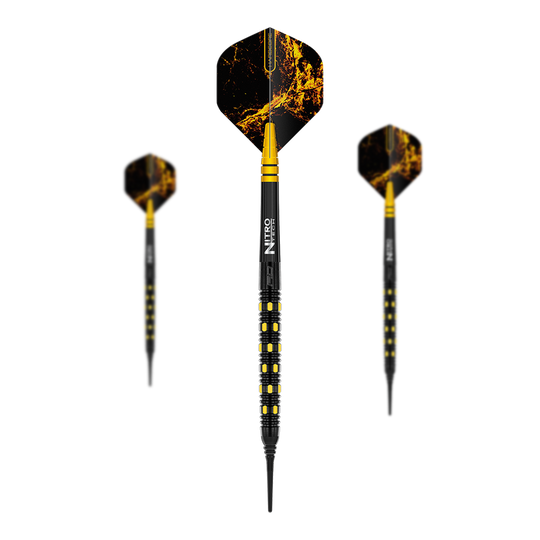 Fléchettes souples Red Dragon Nirvana - 20 g Das Bild zeigt drei Softdarts des Modells "Red Dragon Nirvana Softdarts - 20g". Die Darts haben ein auffälliges schwarzes und gelbes Design mit einer markanten Musterung auf den Flights.