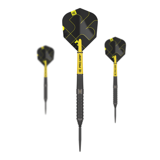 Fléchettes en acier Target Bolide Void 02 Swiss Point Auf dem Bild sind drei Steeldarts des Modells "Target Bolide Void 02 Swiss Point" zu sehen. Die Darts sind schwarz-gelb und haben eine strukturierte Griffzone sowie auffällige Flights.