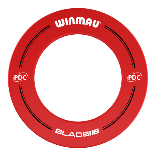 Cadre de fléchettes Winmau PDC - Rouge Das Bild zeigt einen roten Dartboard-Surround der Marke Winmau mit der Aufschrift "BLADE 6". Auf dem Ring sind außerdem PDC-Logos und schwarze Designelemente zu sehen.