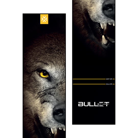 Tapis de fléchettes Bullet Fang Hier sieht man die Bullet Fang Dartmatte. Sie dient als Schutzunterlage für den Dartbereich und hilft beim richtigen Stellen der Wurflinie.
