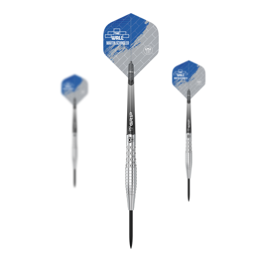 Das Bild zeigt drei Steeldarts des Modells "Bulls Martin Schindler Original Generation 2". Die Flights sind in Blau und Grau gestaltet und tragen den Schriftzug "The Wall Martin Schindler".