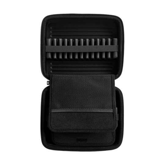 _Target_Takoma_Home_Dartwallet_OPEN_1QuGE2d6U43GIw Das Bild zeigt das Produkt "Target Takoma Home Dartwallet" in geöffneter Ansicht. Im Inneren befinden sich Fächer und elastische Halterungen zur Aufbewahrung von Dartzubehör.