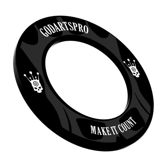 Go Darts Pro Dartboard Surround Abgebildet ist ein Dartboard Surround in Schwarz. Das Bild zeigt das Produkt aus einer bestimmten Perspektive.