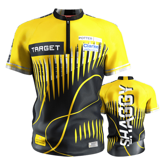 Maillot de fléchettes Target Coolplay Scott Williams 2025 Das Bild zeigt das "Target Coolplay Scott Williams 2025 Dartshirt" in Gelb und Schwarz mit auffälligem Muster. Auf der Rückseite steht groß das Wort "SHAGGY".