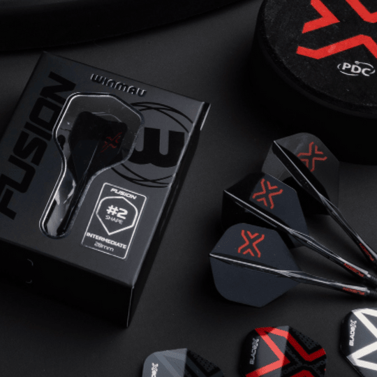 Système de vol standard Winmau Fusion Blade X No2 - Noir Hier sieht man das Winmau Fusion Blade X No2 Standard Flight-Shaft-System in Schwarz. Dieses Produkt kombiniert Flight und Schaft für optimale Performance.