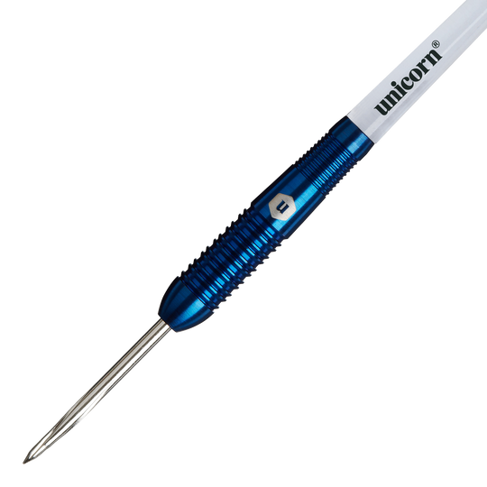 Fléchettes en acier Unicorn Prodigy 02 Torpedo Das Bild zeigt den Unicorn Prodigy 02 Torpedo Steeldart mit einem blauen, geriffelten Schaft. Auf dem weißen Schaftabschnitt steht der Schriftzug "unicorn".