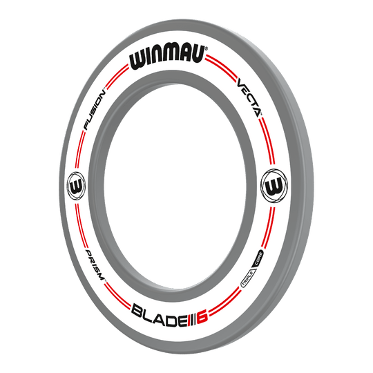 Dies ist das 'Winmau Pro-Line Original White Dartboard Surround'. Der Dartboard-Surround ist weiß mit roten und schwarzen Akzenten und schützt die Wand vor abprallenden Darts.