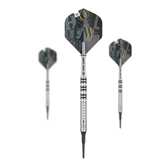 Target Chris Dobey GEN1 Softdarts - 19g Das Bild zeigt drei Softdarts des Modells „Target Chris Dobey GEN1“ mit einem Gewicht von 19 Gramm. Die Darts haben silberne, gerillte Barrels und schwarze Flights mit buntem Aufdruck.