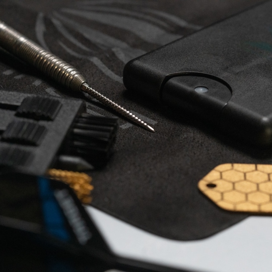 Abgebildet ist das Target Dart Servicing Kit. Das Set ist für die Wartung und Reparatur von Darts geeignet.