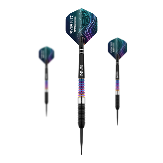 Fléchettes en acier Red Dragon Peter Wright Corra Das Bild zeigt drei Steeldarts des Modells "Red Dragon Peter Wright Corra". Die Darts haben bunte Griffe und schwarze Spitzen, mit auffälligen Flights im Snakebite-Design.