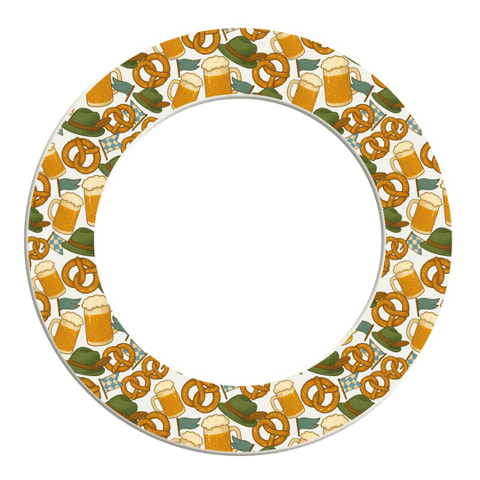 Festival de la bière McDart - Cadre de cible Das Bild zeigt das Produkt McDart Bierfest Dartboard Surround. Es handelt sich um einen Dartboard-Surround im Bierfest-Design.