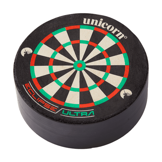 79465_Unicorn_Dart_Station_Dartst-nder_3 Das Bild zeigt den Unicorn Dart Station Dartständer. Er ist rund und hat eine Dartboard-Optik auf der Oberseite.