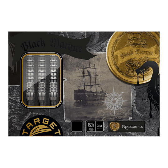 Fléchettes souples Target Japan Black Marque Renegade 4 - 19 g Das Bild zeigt die Verpackung der „Target Japan Black Marque Renegade 4 Softdarts – 19g“. Auf der Verpackung sind drei Dartpfeile, ein altes Segelschiff und eine goldene Münze mit dem Schriftzug „Black Marque“ abgebildet.