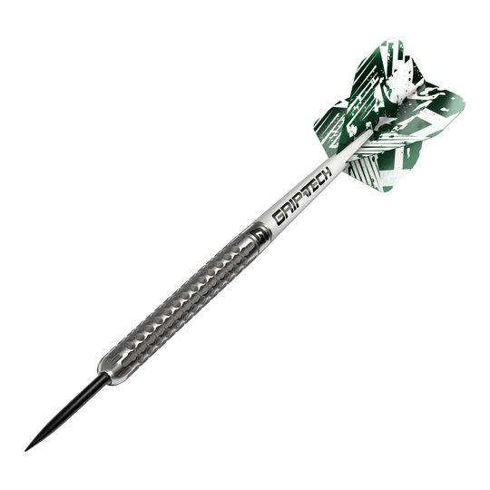Fléchettes GOAT Fairway V1 en acier tungstène Das Bild zeigt einen GOAT Fairway V1 Tungsten-Steeldart mit silbernem, strukturiertem Griff. Am hinteren Ende befindet sich ein grüner Flight mit weißem Muster und der Aufschrift "GRIPTECH".