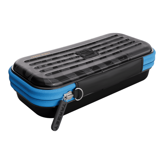 Das Bild stellt das Takoma Ghost Series Chris Dobey Dartcase dar. Die Tasche schützt und transportiert Dartzubehör sicher.